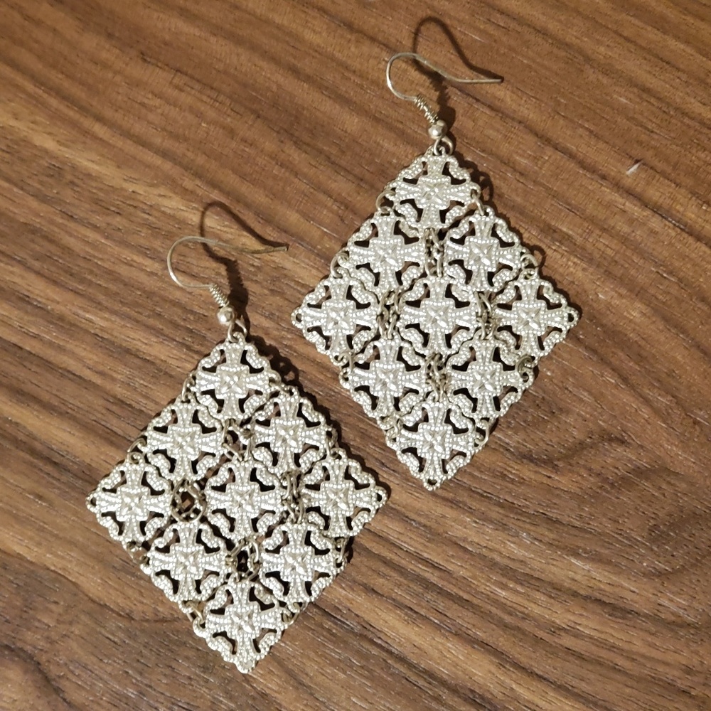 Chandelier earrings
